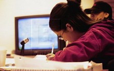 Có nên bỏ nghề để chuyển sang ngành nghệ thuật?
