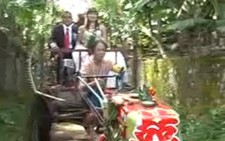 Clip rước dâu bằng xe công nông gây 