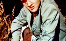 Elvis Presley, The Beatles bị giả mạo chữ ký nhiều nhất