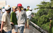 Xuống gầm cầu treo cổ tự tử