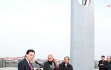 Khánh thành Quảng trường Hiệp định Paris tại Pháp