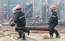 Cháy xưởng gỗ, bàn ghế cao cấp thành tro than
