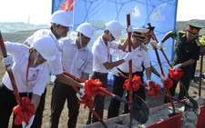 Sinh viên VN dựng cột cờ Tổ quốc 25m trên đảo Lý Sơn