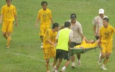 Giải bóng đá hạng nhì 2008: Hai cầu thủ bị sét đánh