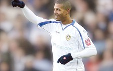 Lo lắng vì 8.000 CĐV Leeds United
