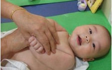 Lợi ích khi massage cho trẻ