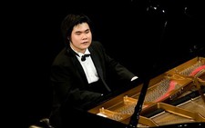 Thưởng thức tiếng dương cầm của nghệ sĩ khiếm thị Nobuyuki