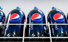 Sau Coca-Cola, PepsiCo tuyên bố loại chất gây ung thư