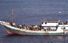 Tàu chở 150 người tị nạn đắm ngoài khơi Úc