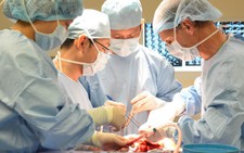 Thêm ca bóc tách khối u 