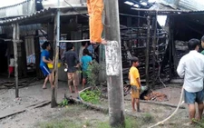 Cà Mau: cháy rụi 4 nhà dân