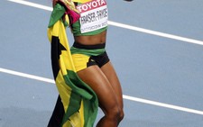 Cô gái cao 1m52 Shelly-Ann Fraser-Pryce giành HCV 100m nữ