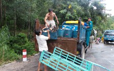 Khẩn trương đưa hàng hóa lên núi Cấm