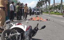 Video clip: Va quẹt với xe tải, 2 người đi xe máy tử nạn