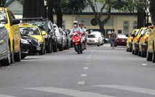 Cần làm rõ lý do thu phí đậu xe dưới lòng đường