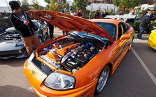 Tràn ngập xe đua, máy bay trong lễ tưởng niệm Paul Walker