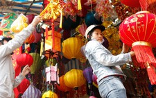Hàng trang trí tết thiếu dấu ấn Việt