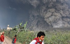 Indonesia: núi lửa Sinabung phun cuồn cuộn, ít nhất 14 người chết