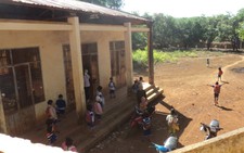 Vất vả ngăn học sinh bỏ học