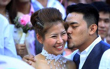 Cưới tập thể ngày Valentine, thách đố chính quyền