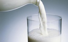 Tự làm tóc thẳng mượt với 