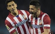 David Villa đưa Atletico Madrid lên đầu bảng