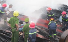 Cháy trụi xưởng gỗ, kho giấy, thiệt hại hàng chục tỉ đồng