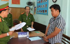 Bắt giam phó giám đốc, công an 