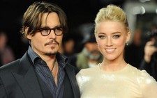 Johnny Depp đính hôn với diễn viên lưỡng tính Amber Heard