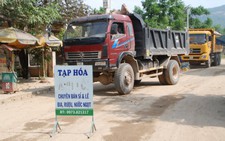 Xe chở đất, cát gây ô nhiễm