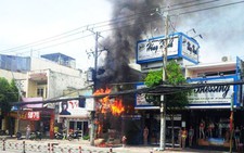 Cột điện cháy như 
