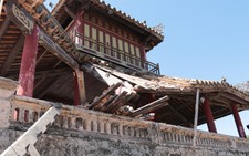 Huế: Sập một góc Phu Văn Lâu