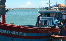 Tàu cá Lý Sơn bị Trung Quốc tấn công đã về đảo