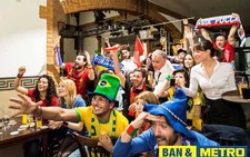 Mùa World Cup : Siêu thị bỗng biến thành sân vận động