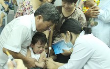 Mỏi mòn chờ văcxin