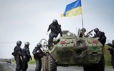 Quân đội Ukraine tái chiếm hai thành phố miền đông