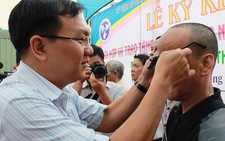 Tặng mắt thần cho người khiếm thị khó khăn