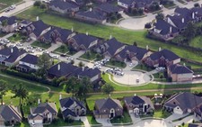 Xả súng điên loạn ở ngoại ô Houston, 5 người chết