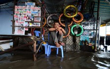 Mưa lớn, dân Sài Gòn lại... 