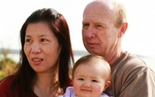 Thái Lan chặn người nước ngoài mang con đẻ thuê về nước