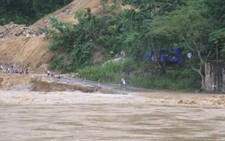 ​Đi qua đập tràn lúc mưa ngập, 3 người bị cuốn trôi
