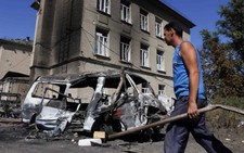 Ukraine tố xe tăng Nga tấn công miền đông
