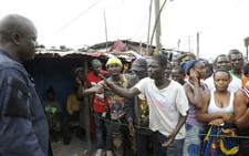 Y tá bệnh viện chữa Ebola ở Liberia biểu tình
