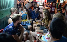​Sẽ cấm kinh doanh bia vỉa hè