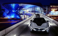 BMW và Caddilac đánh vào 