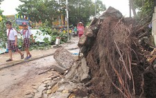 Giông lốc làm sập, tốc mái hơn 200 căn nhà