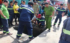 Tìm em bé nghi bị nước mưa cuốn xuống ống cống