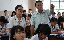 Học trò cũ kính trọng người thầy 