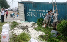 Tàu hỏa đâm xe container: 300 hành khách thoát nạn