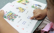 Cần cuộc khảo sát tổng thể gánh nặng của học sinh lớp 1